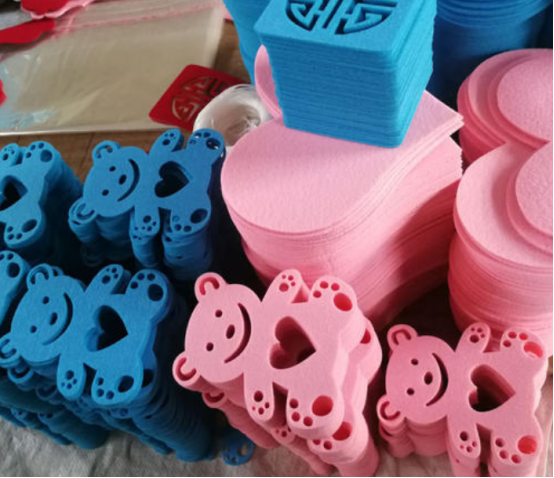 无纺布杯垫激光切割 无纺布杯垫激光切割