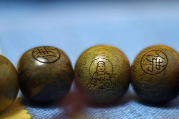 佛珠激光雕刻刻字，尽显激光打标工艺之美