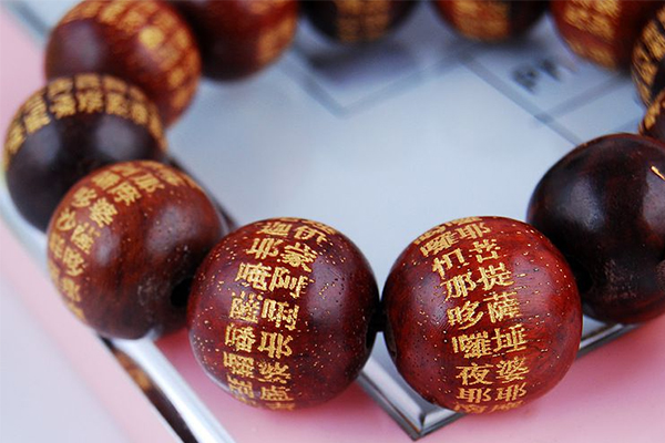 佛珠激光雕刻刻字，尽显激光打标工艺之美