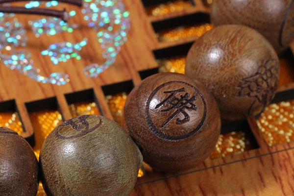 佛珠激光雕刻刻字，尽显激光打标工艺之美