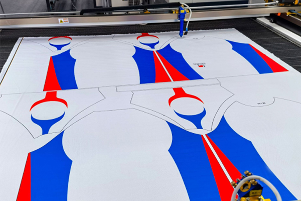 大幅面广告旗帜激光切割设备——布料激光裁剪机