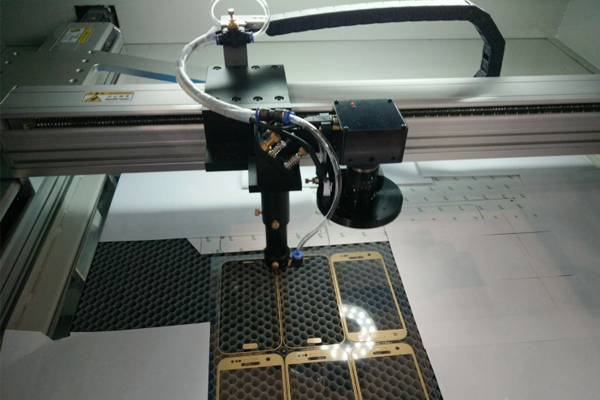 OLED柔性屏切割设备—柔性薄膜激光切割机