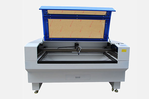 雪地靴制鞋好帮手—皮毛激光切割机