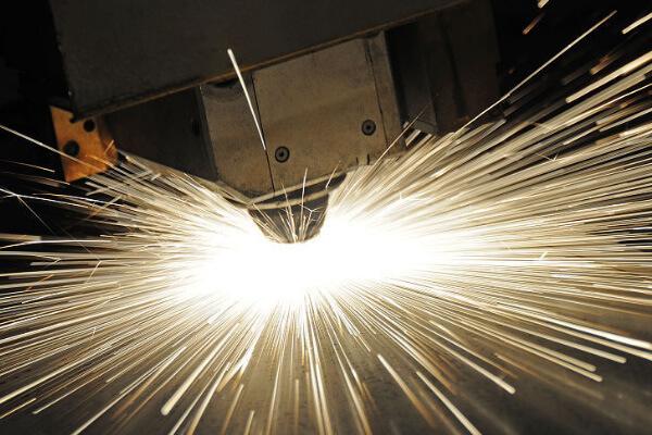 光纤激光切割机加工时为什么会烧边？