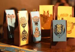 激光雕刻纸制包装盒 为时尚“袋”言