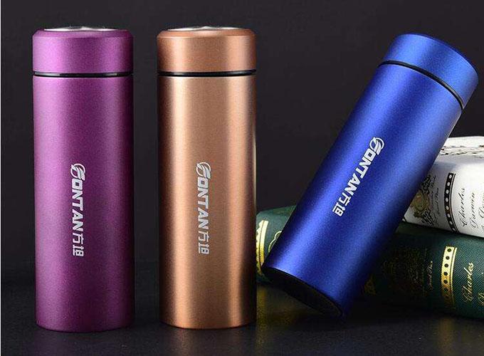 保温杯里的温暖：激光打标不锈钢保温杯