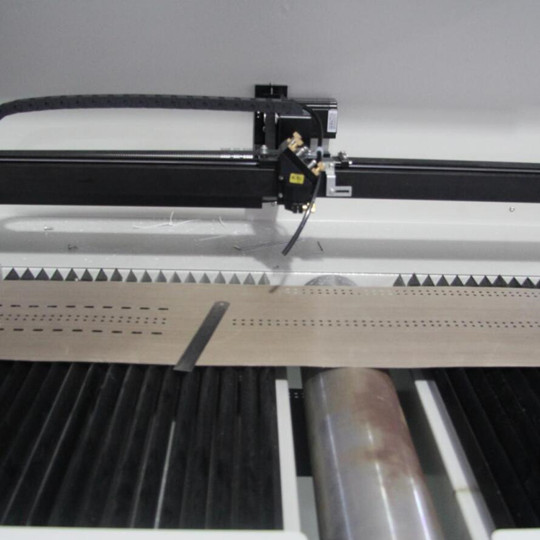 工业皮带(传送带)激光打孔切割设备